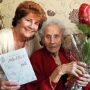 британска баба доживя до 102 години с цигара и чаша уиски