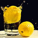 невероятната комбинация-лимони с вода за пречистване и отслабване