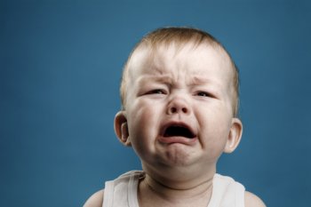 нормално ли е бебетата да плачат много