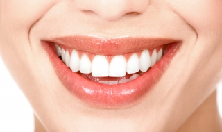 прекаленото количество флуор прави зъбите чупливи