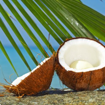масаж на тялото с кокосово масло