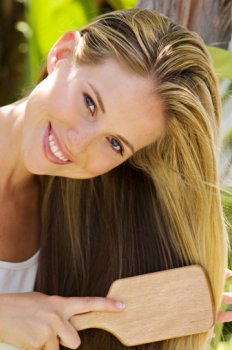 стимулиране растежа на косата с натурални продукти