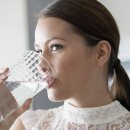 защо трябва да се пие вода преди всяко хранене
