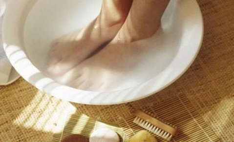 домашна вана срещу миризливи крака